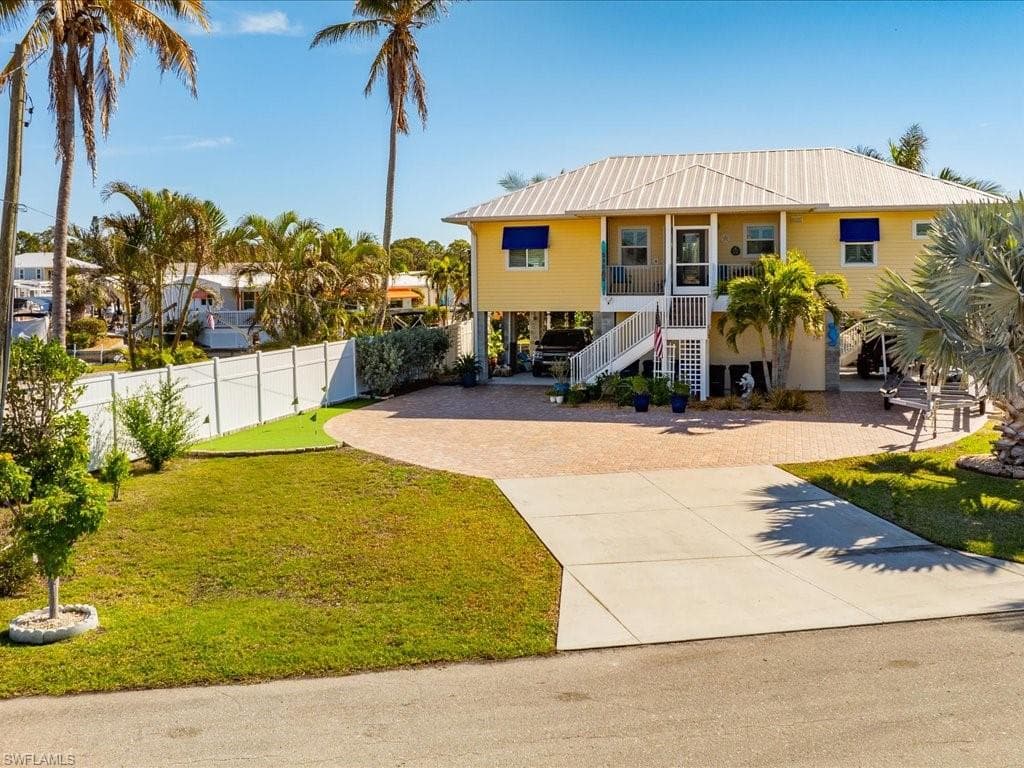 24536 Dolphin St, Bonita Springs, FL 34134-30