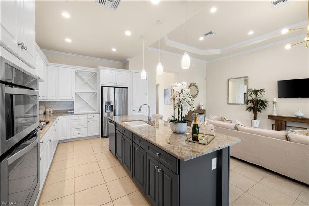 10137 Florence Cir, Naples, FL 34119-9