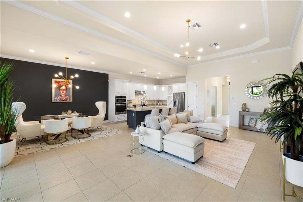 10137 Florence Cir, Naples, FL 34119-10