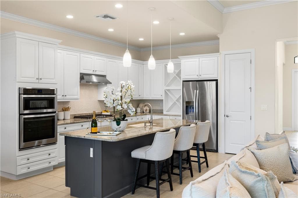 10137 Florence Cir, Naples, FL 34119-12