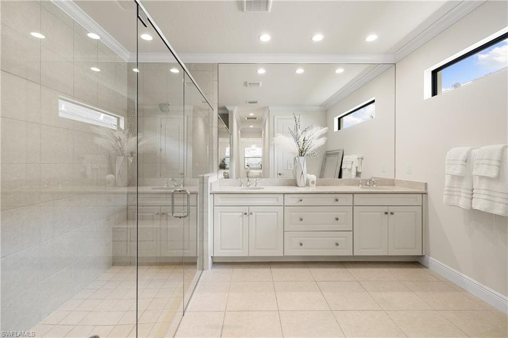 10137 Florence Cir, Naples, FL 34119-18