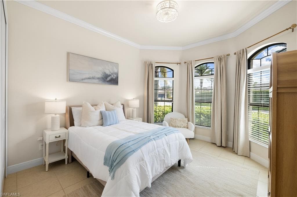 10137 Florence Cir, Naples, FL 34119-21