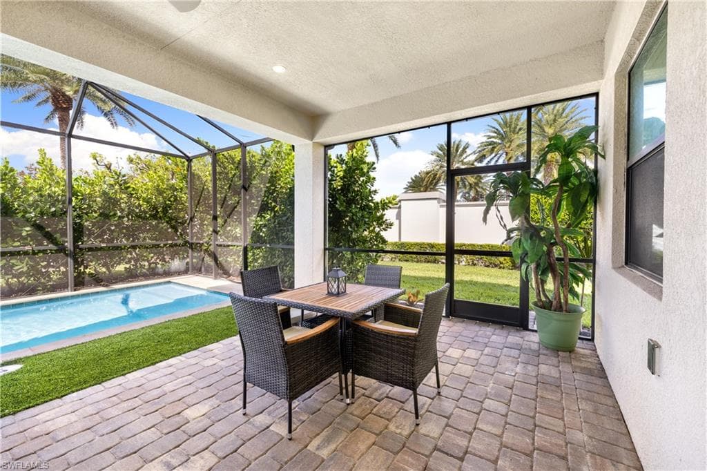 10137 Florence Cir, Naples, FL 34119-29