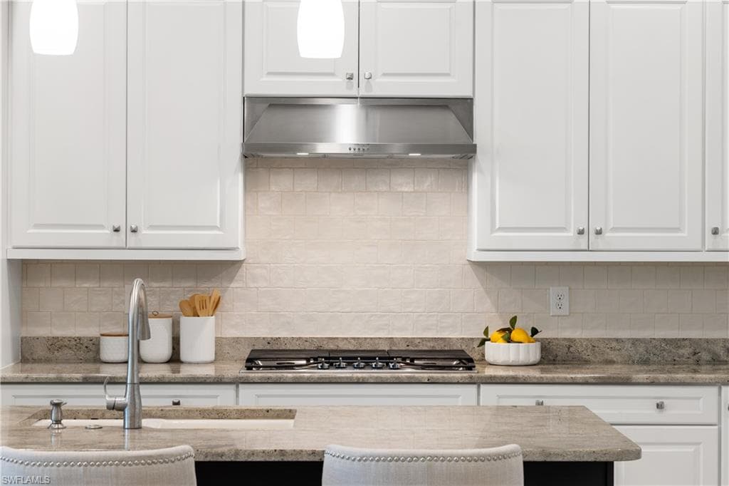 10137 Florence Cir, Naples, FL 34119-32