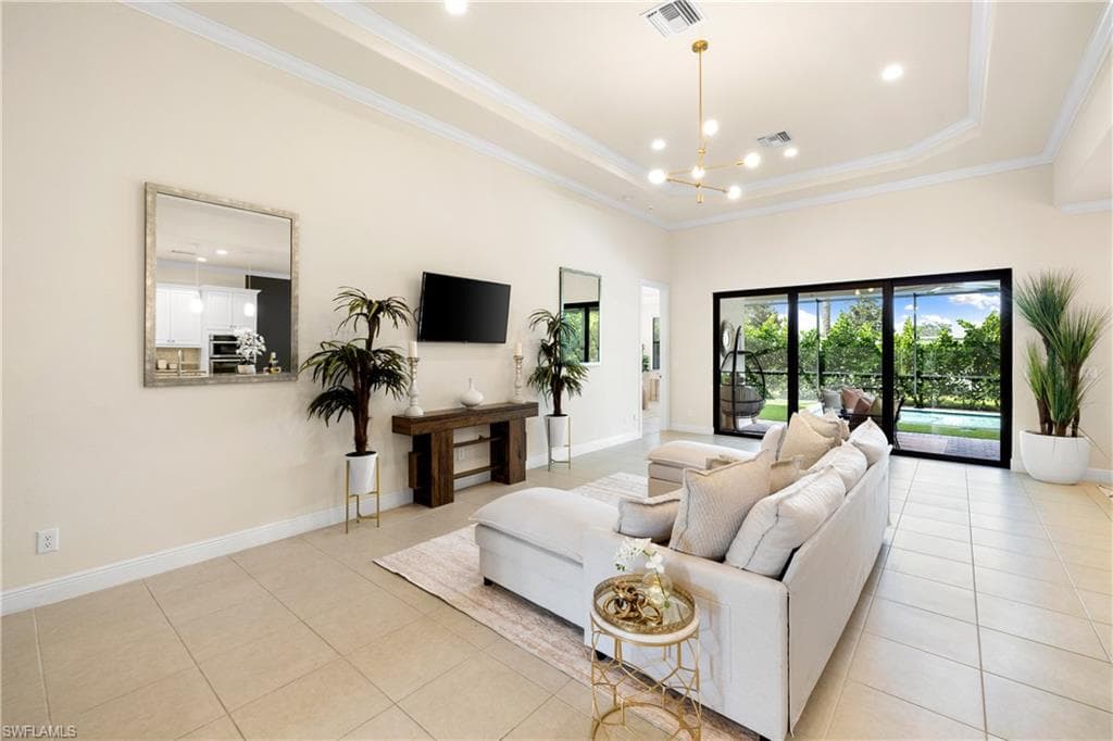 10137 Florence Cir, Naples, FL 34119-5