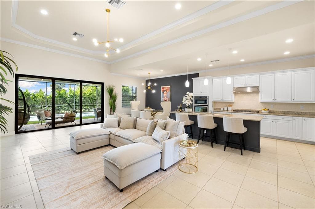 10137 Florence Cir, Naples, FL 34119-6