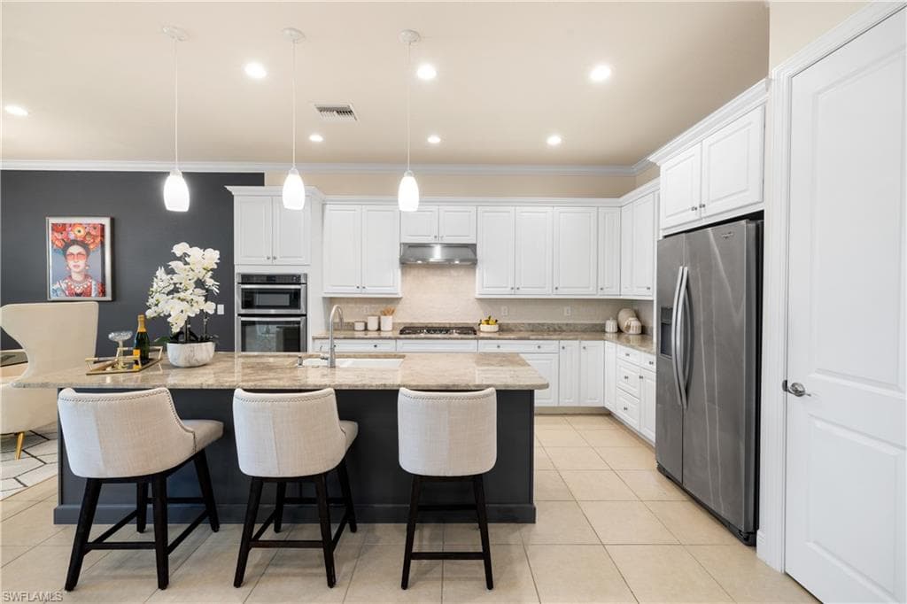 10137 Florence Cir, Naples, FL 34119-7