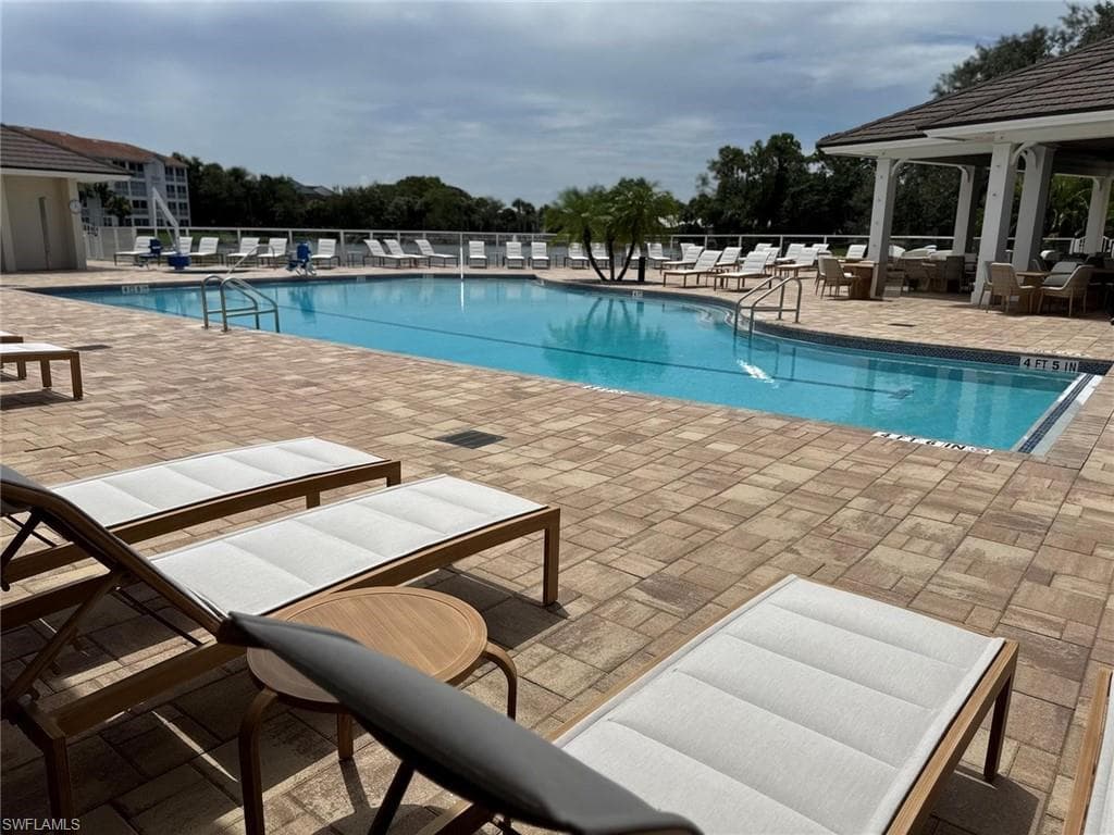 750 Waterford Dr 102, Naples, FL 34113-21