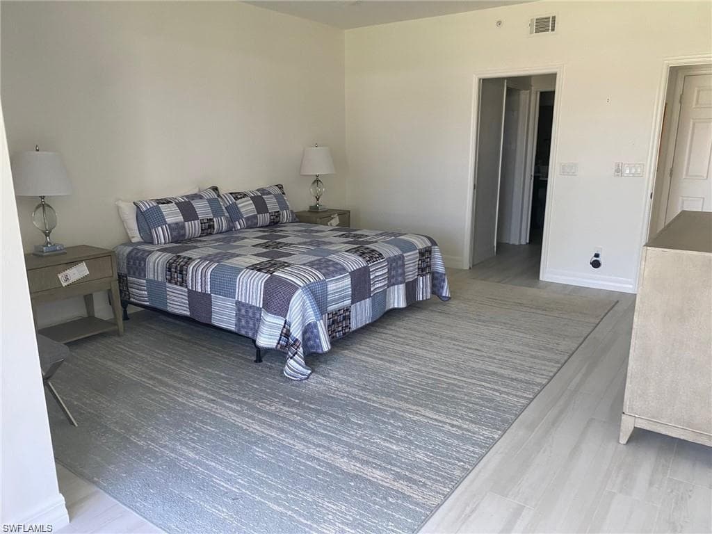 750 Waterford Dr 102, Naples, FL 34113-6