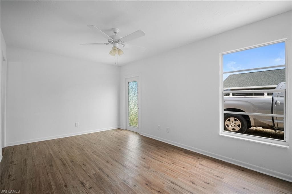 9283 San Carlos Blvd, Fort Myers, FL 33967-21