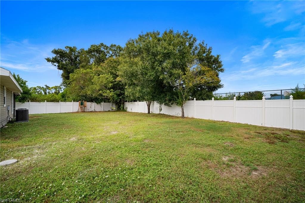 9283 San Carlos Blvd, Fort Myers, FL 33967-32