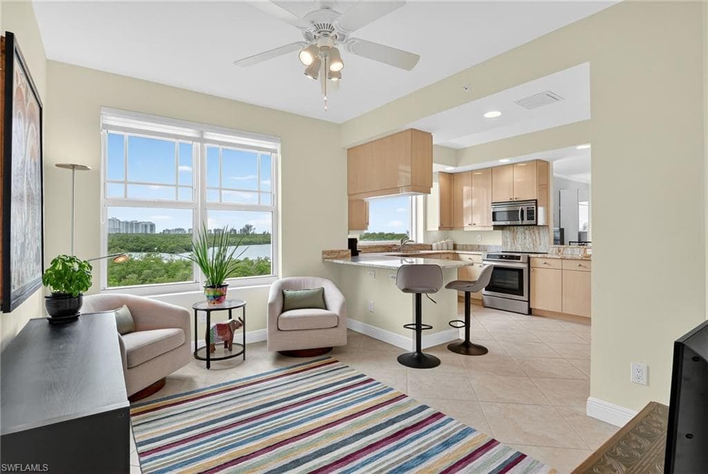 420 Cove Tower Dr 401, Naples, FL 34110-8