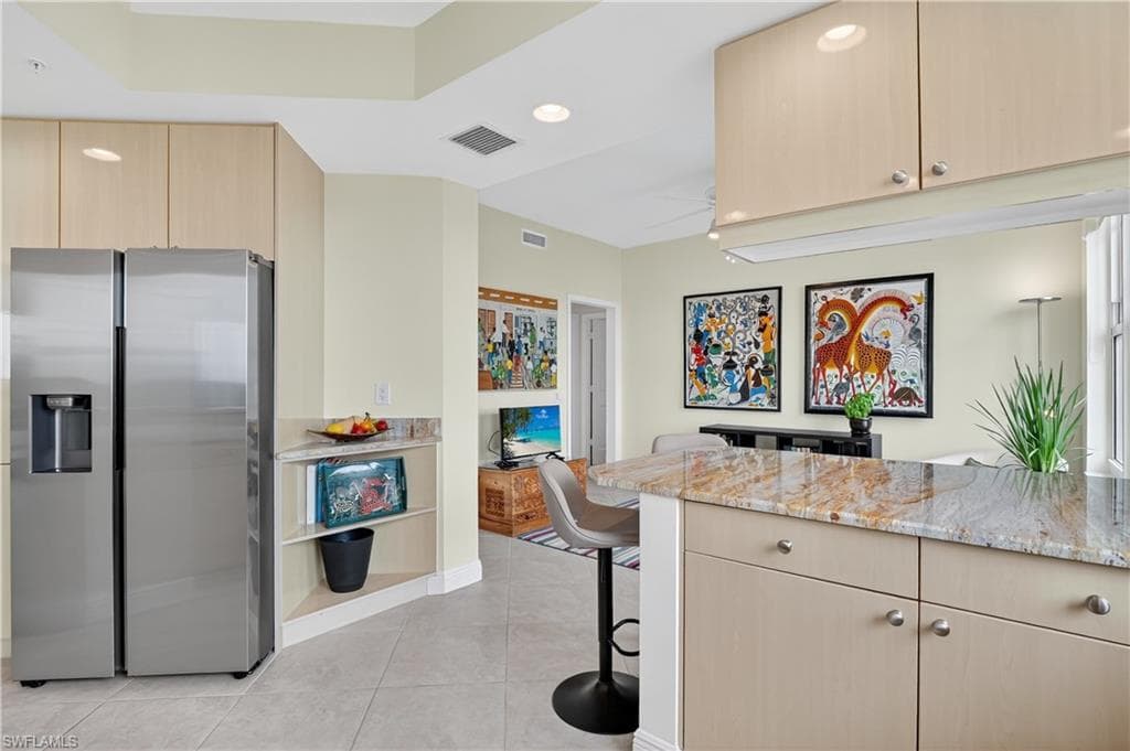 420 Cove Tower Dr 401, Naples, FL 34110-10