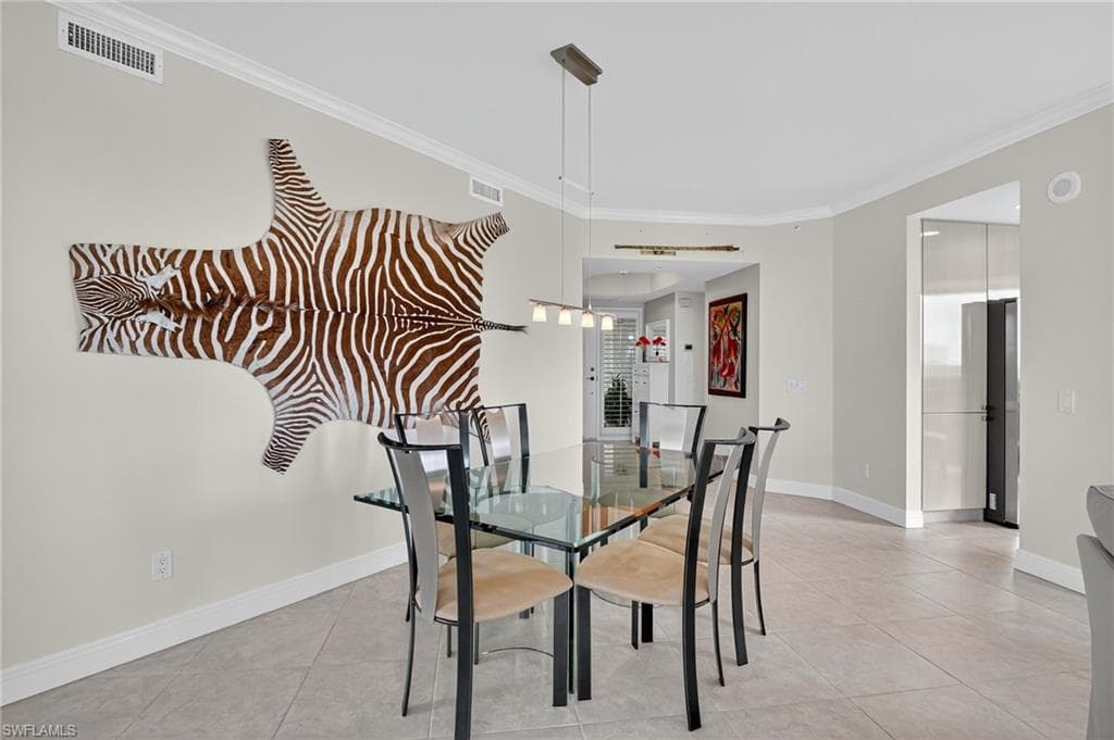 420 Cove Tower Dr 401, Naples, FL 34110-13