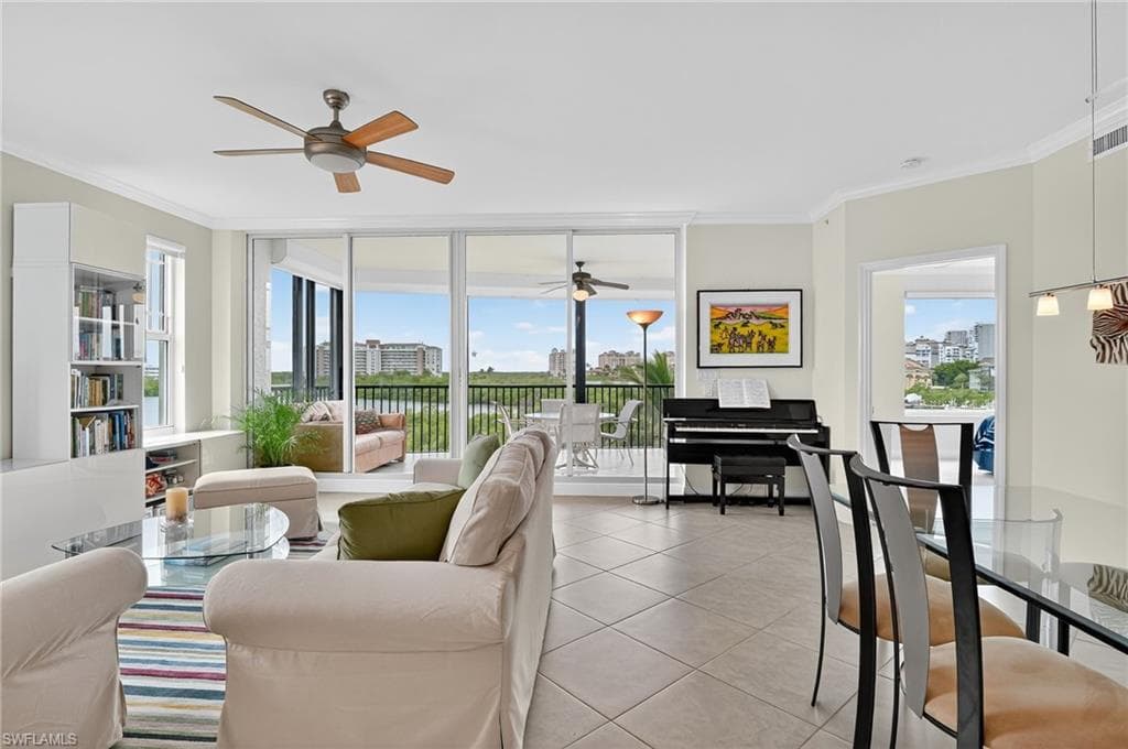 420 Cove Tower Dr 401, Naples, FL 34110-15