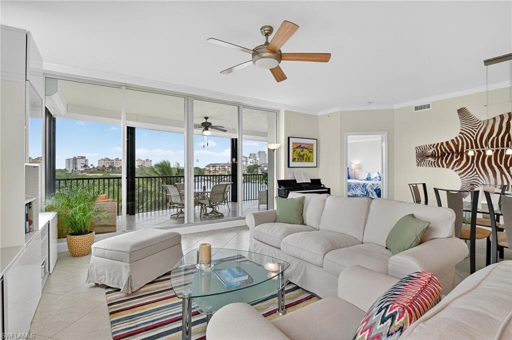 420 Cove Tower Dr 401, Naples, FL 34110-16