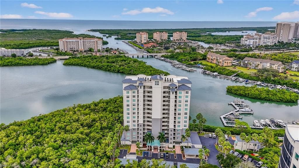 420 Cove Tower Dr 401, Naples, FL 34110-20
