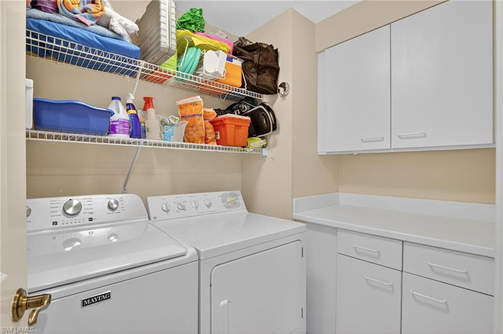 420 Cove Tower Dr 401, Naples, FL 34110-26