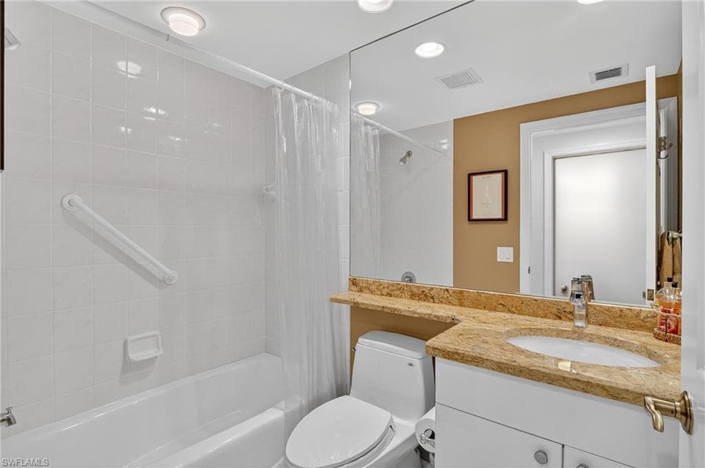 420 Cove Tower Dr 401, Naples, FL 34110-29