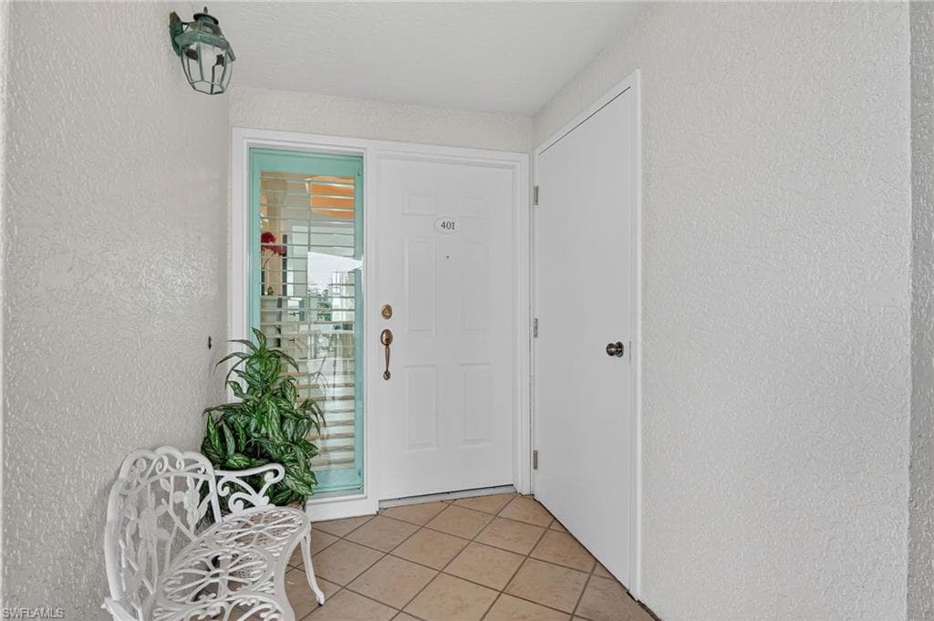 420 Cove Tower Dr 401, Naples, FL 34110-35