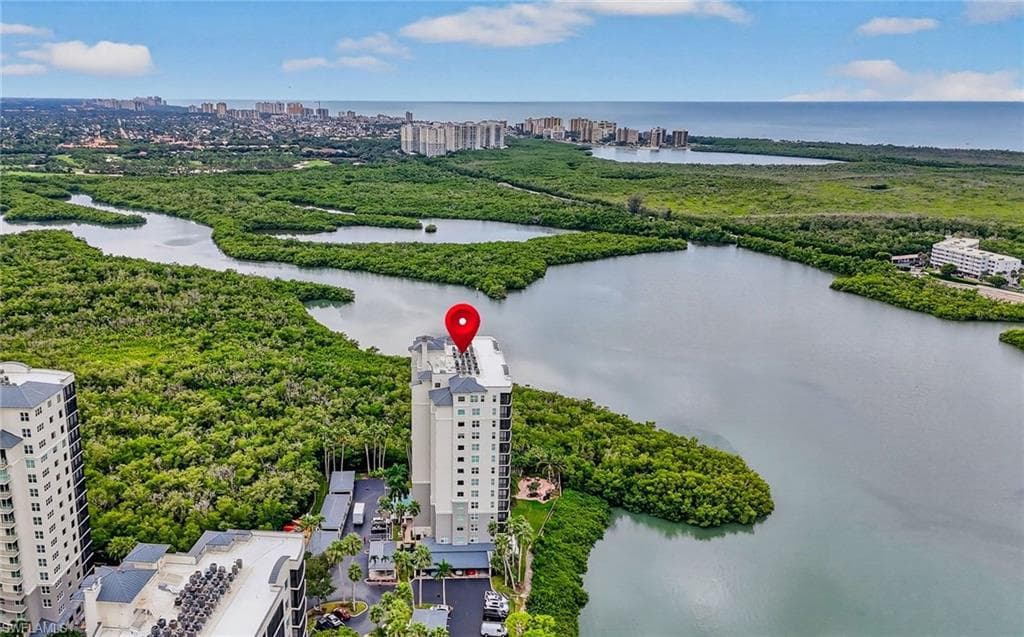 420 Cove Tower Dr 401, Naples, FL 34110-41