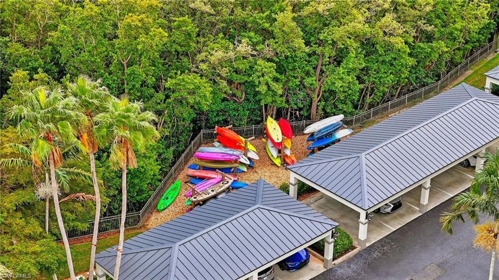 420 Cove Tower Dr 401, Naples, FL 34110-45