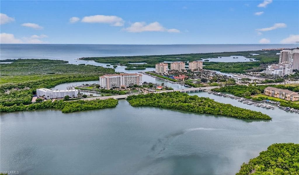 420 Cove Tower Dr 401, Naples, FL 34110-48