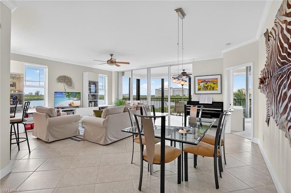 420 Cove Tower Dr 401, Naples, FL 34110-4