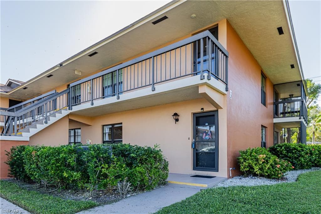 27 Greenbrier St 6-109, Marco Island, FL 34145-2