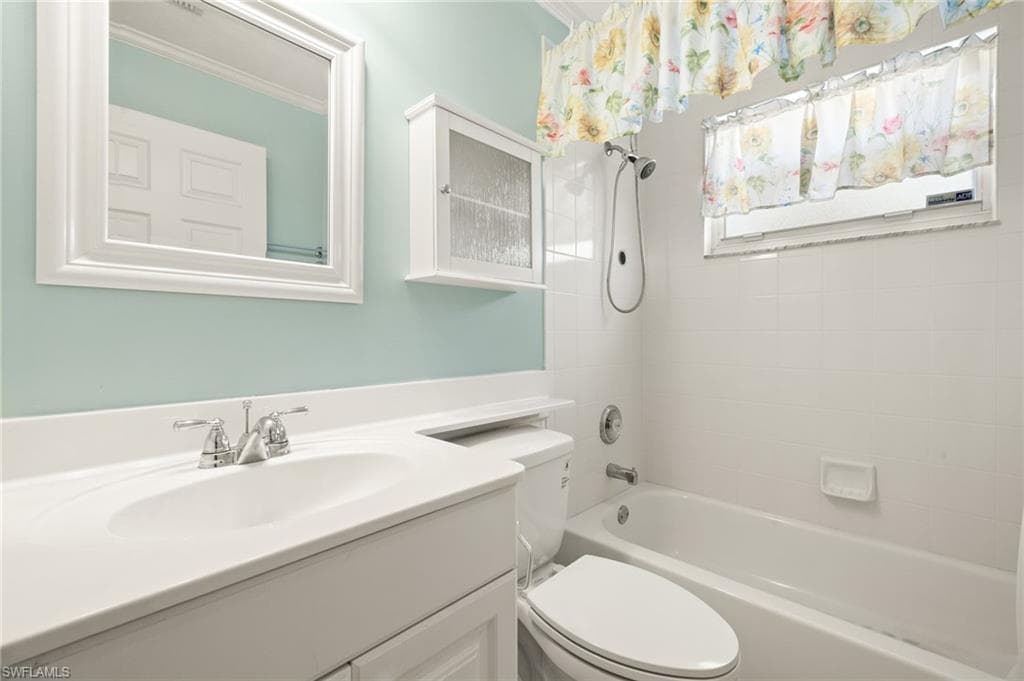 1010 Partridge Cir 202, Naples, FL 34104-15