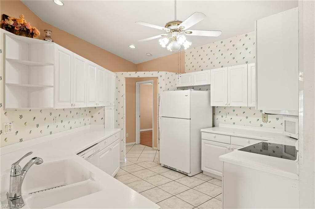 1010 Partridge Cir 202, Naples, FL 34104-16