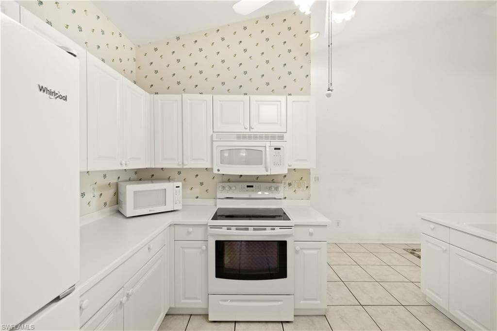 1010 Partridge Cir 202, Naples, FL 34104-17