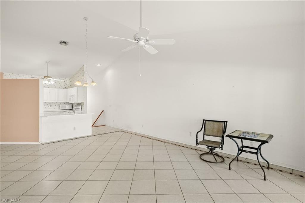 1010 Partridge Cir 202, Naples, FL 34104-3