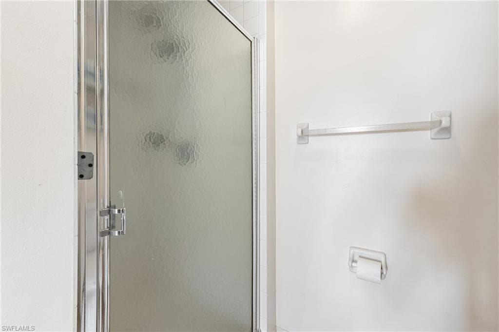 3250 Cypress Glen Way 413, Naples, FL 34109-17