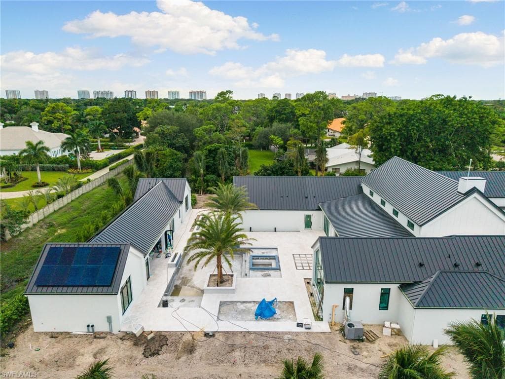 174 Carica Rd, Naples, FL 34108-3