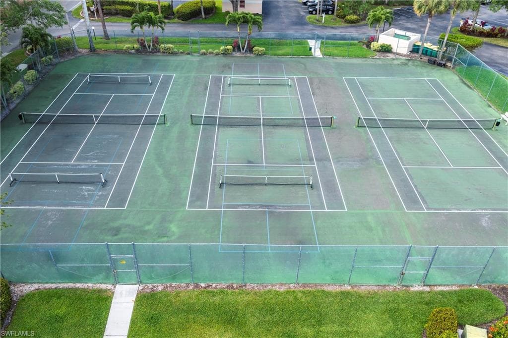 940 Woodshire Ln M10, Naples, FL 34105-23