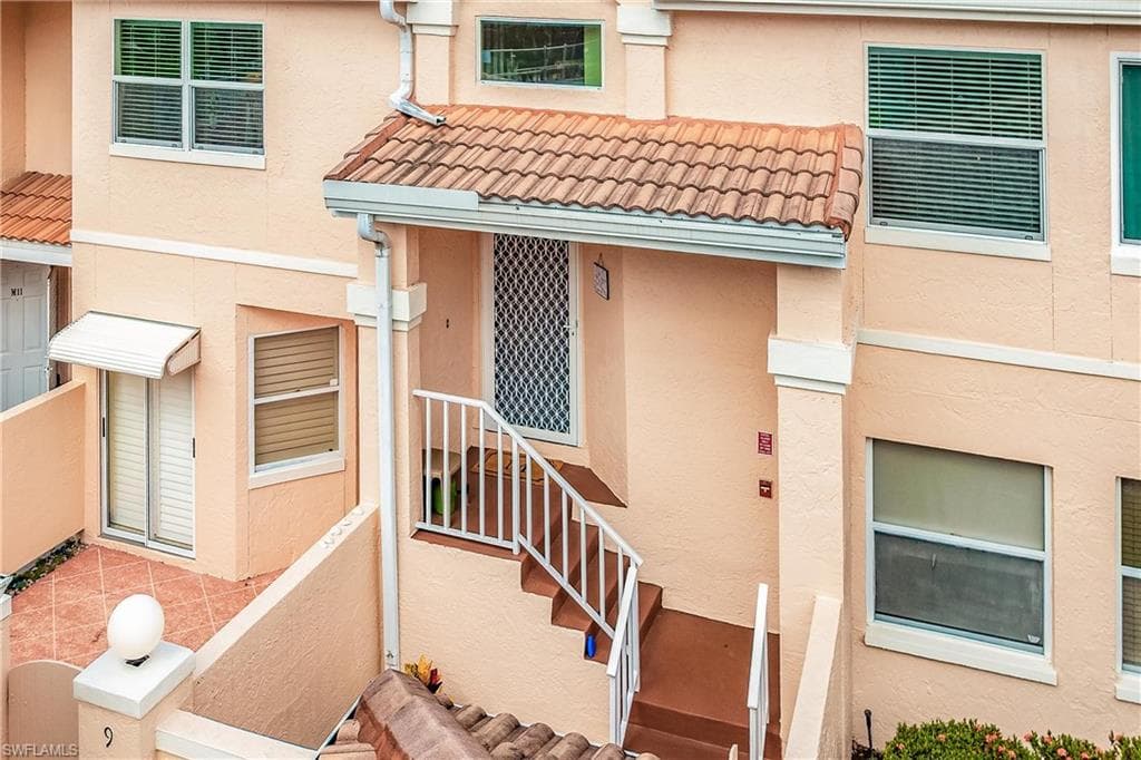 940 Woodshire Ln M10, Naples, FL 34105-25