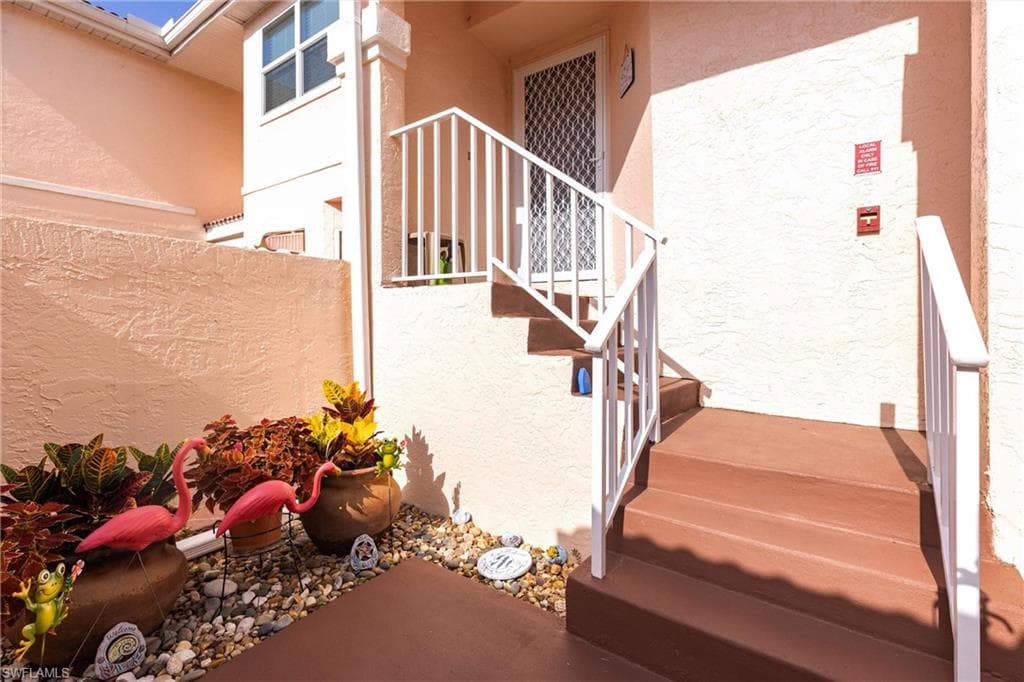 940 Woodshire Ln M10, Naples, FL 34105-26