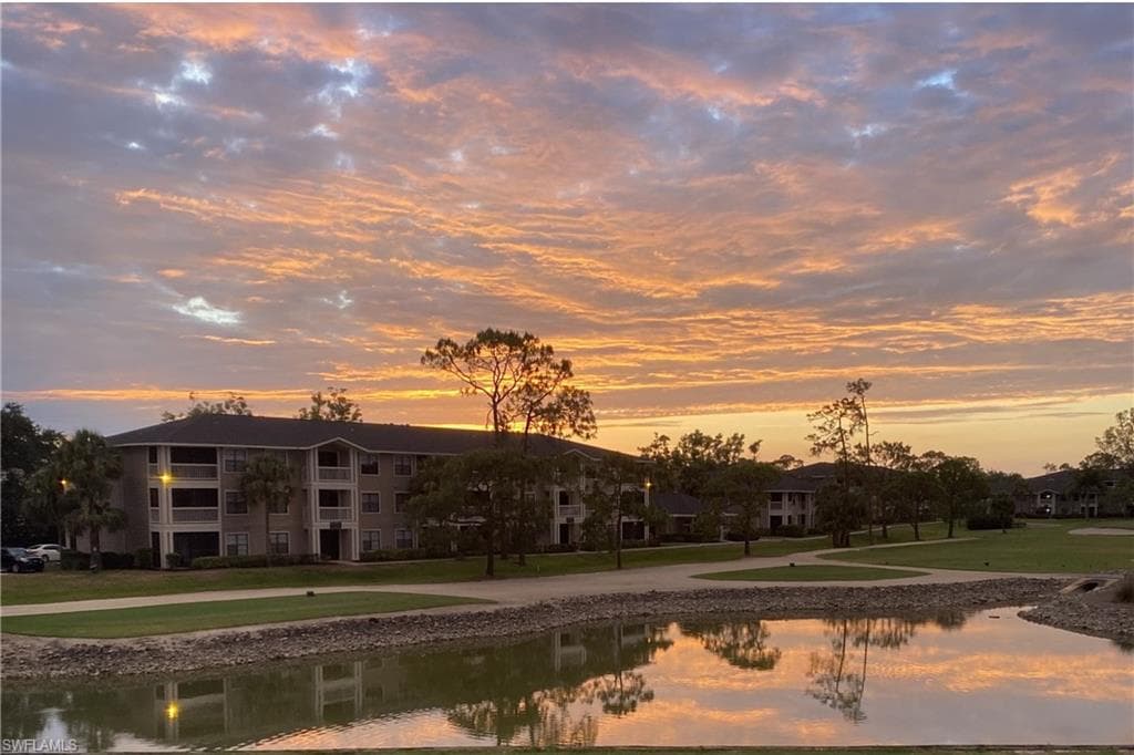 940 Woodshire Ln M10, Naples, FL 34105-1