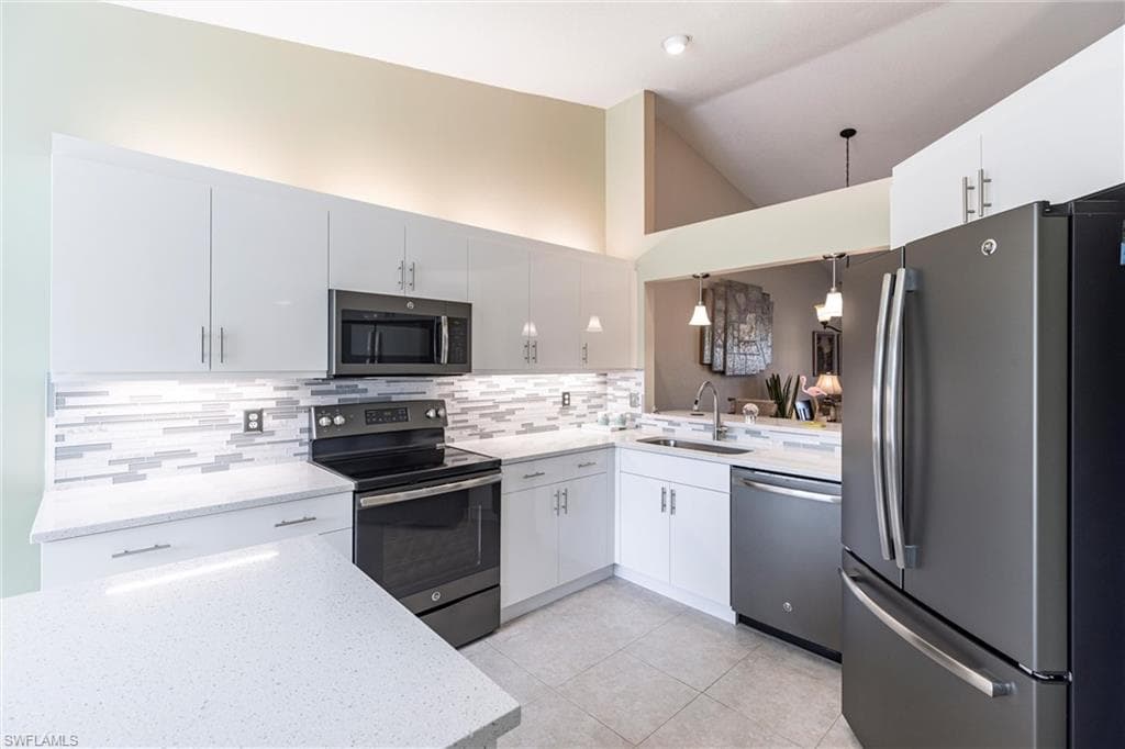 940 Woodshire Ln M10, Naples, FL 34105-4