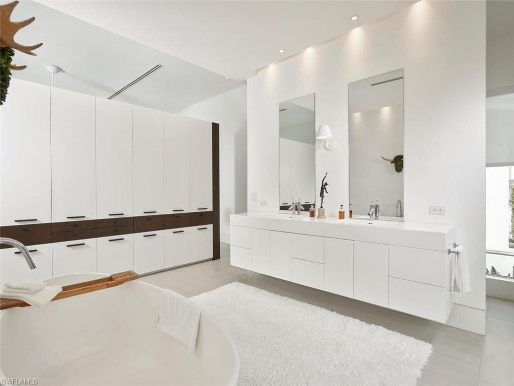 1218 14th Ave N, Naples, FL 34102-9