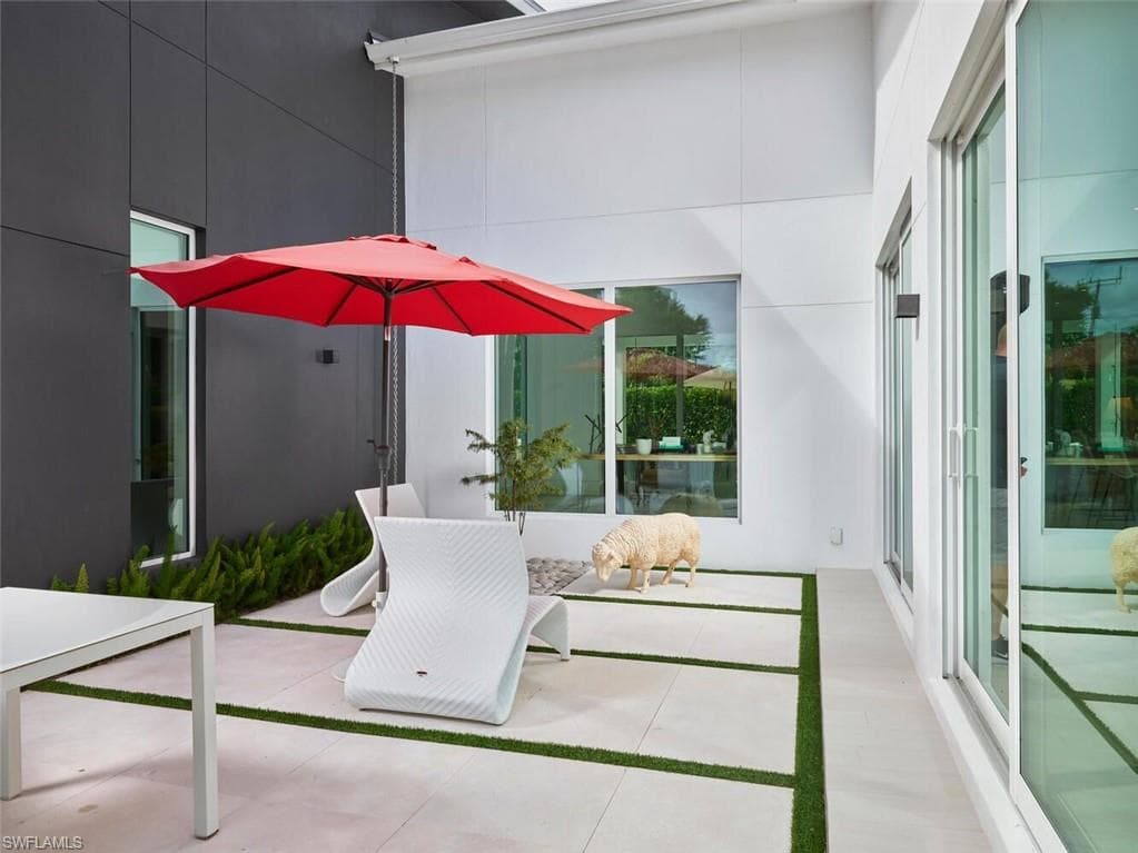 1218 14th Ave N, Naples, FL 34102-10