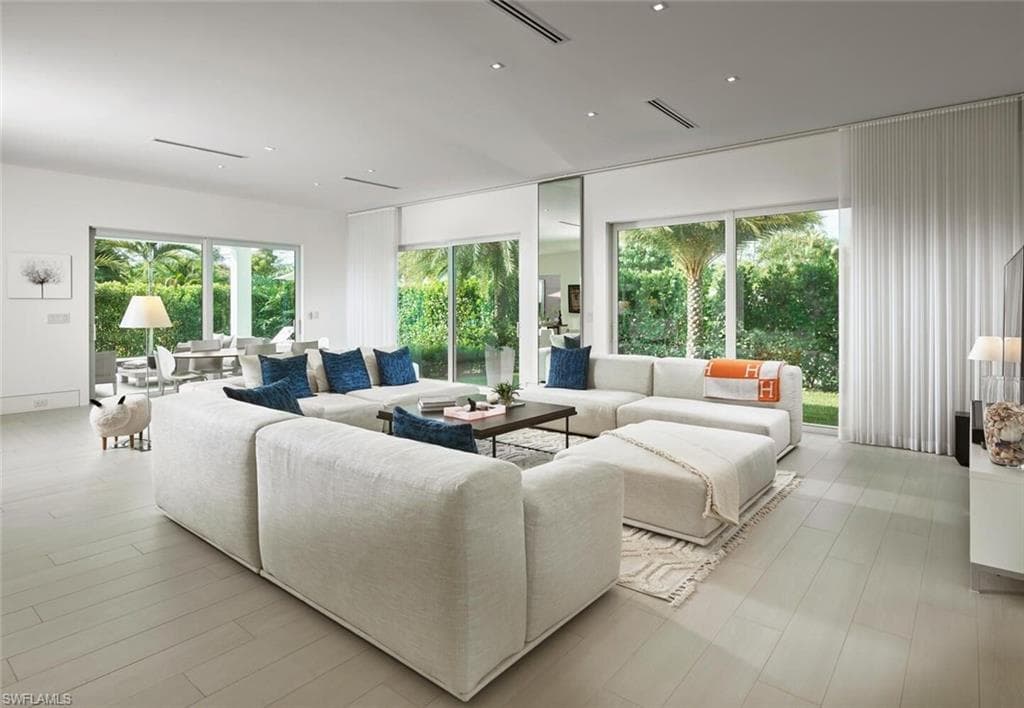 1218 14th Ave N, Naples, FL 34102-11