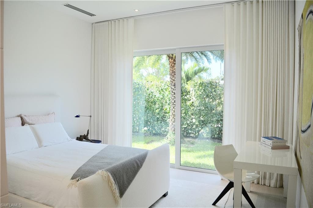 1218 14th Ave N, Naples, FL 34102-17