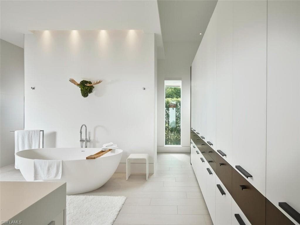 1218 14th Ave N, Naples, FL 34102-22