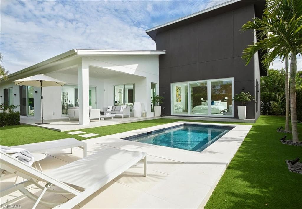 1218 14th Ave N, Naples, FL 34102-4