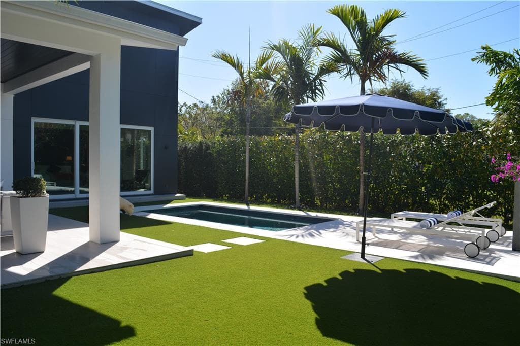 1218 14th Ave N, Naples, FL 34102-5