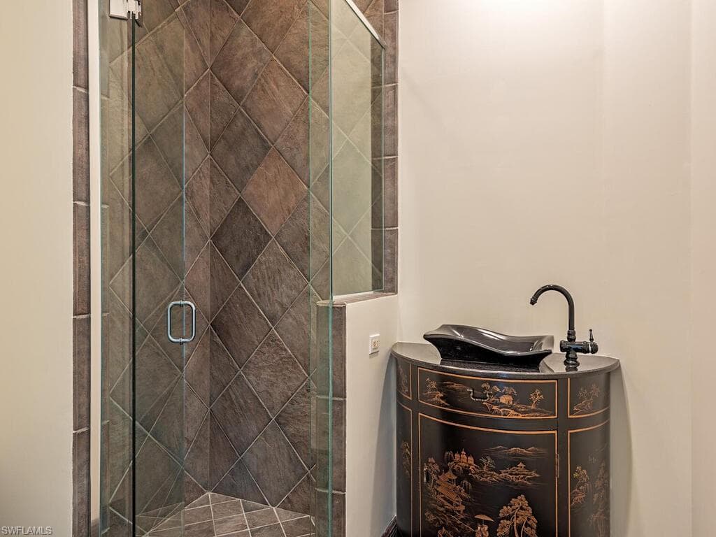 5030 Blauvelt Way 202, Naples, FL 34105-25