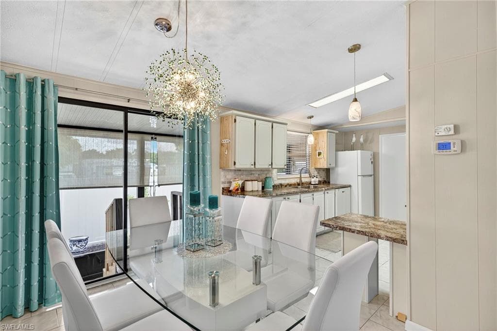 4 Oceans Blvd 4, Naples, FL 34104-8