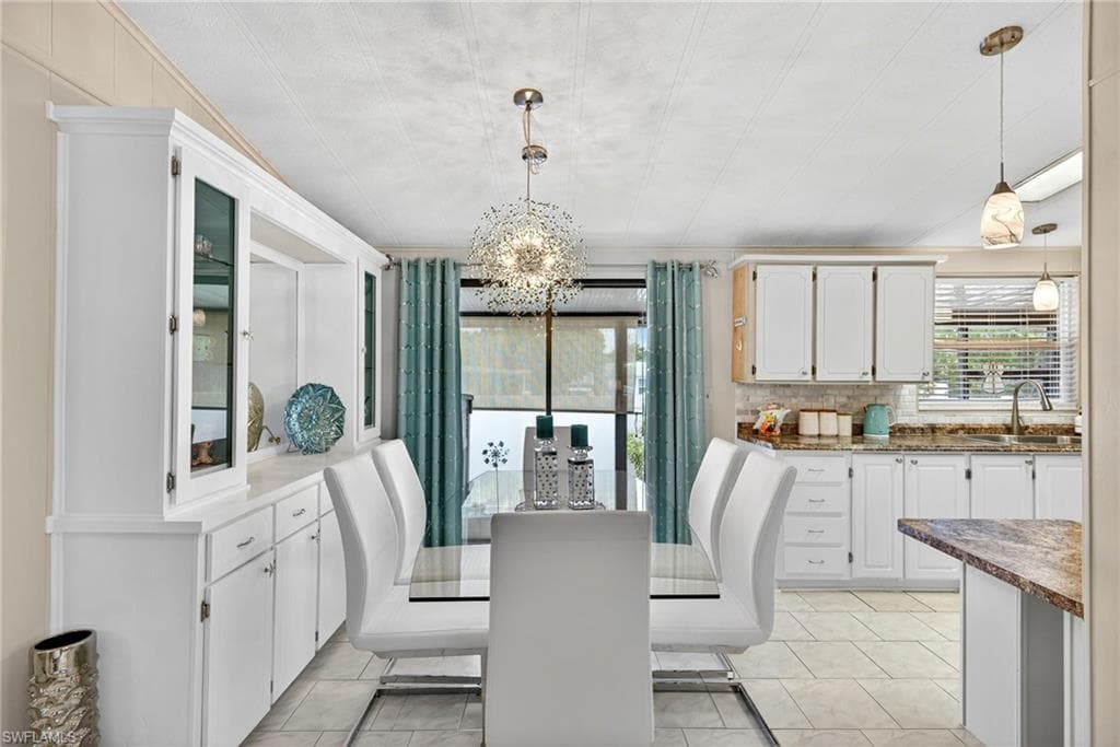 4 Oceans Blvd 4, Naples, FL 34104-9